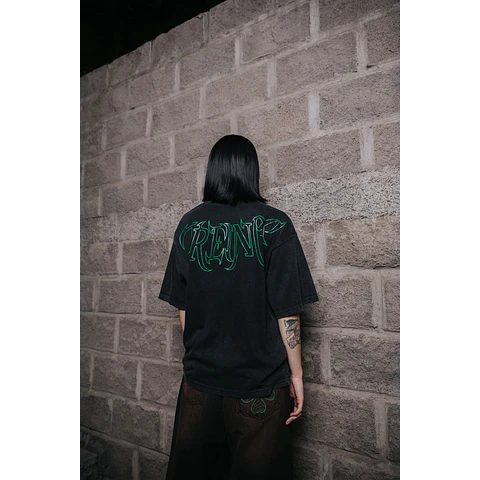 POLERA OVERSIZE "MANTRA 777" STONE WASH BLACK/GREEN