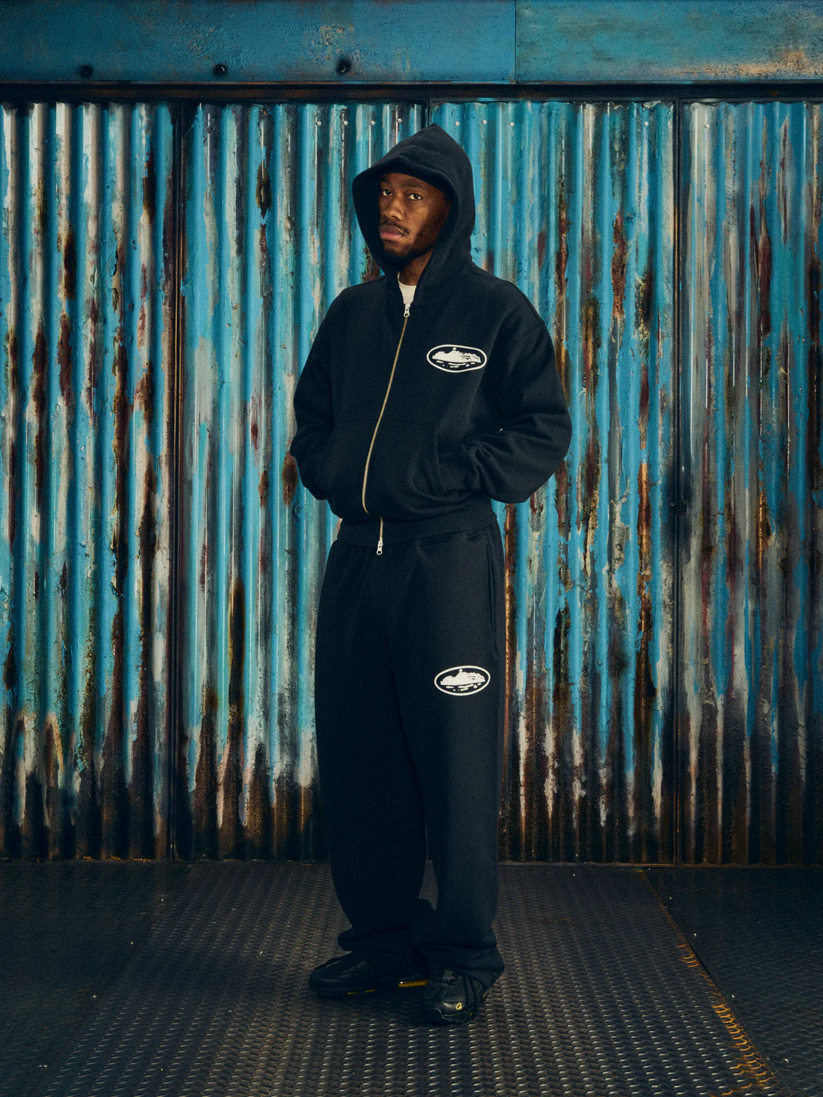 ISLAND PUFF PRINT OPEN HEM SWEATPANT [BLACK]
