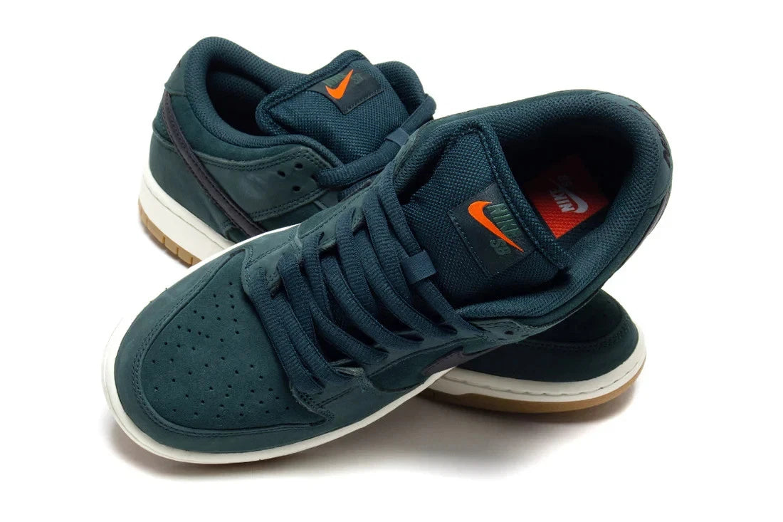NIKE SB DUNK LOW