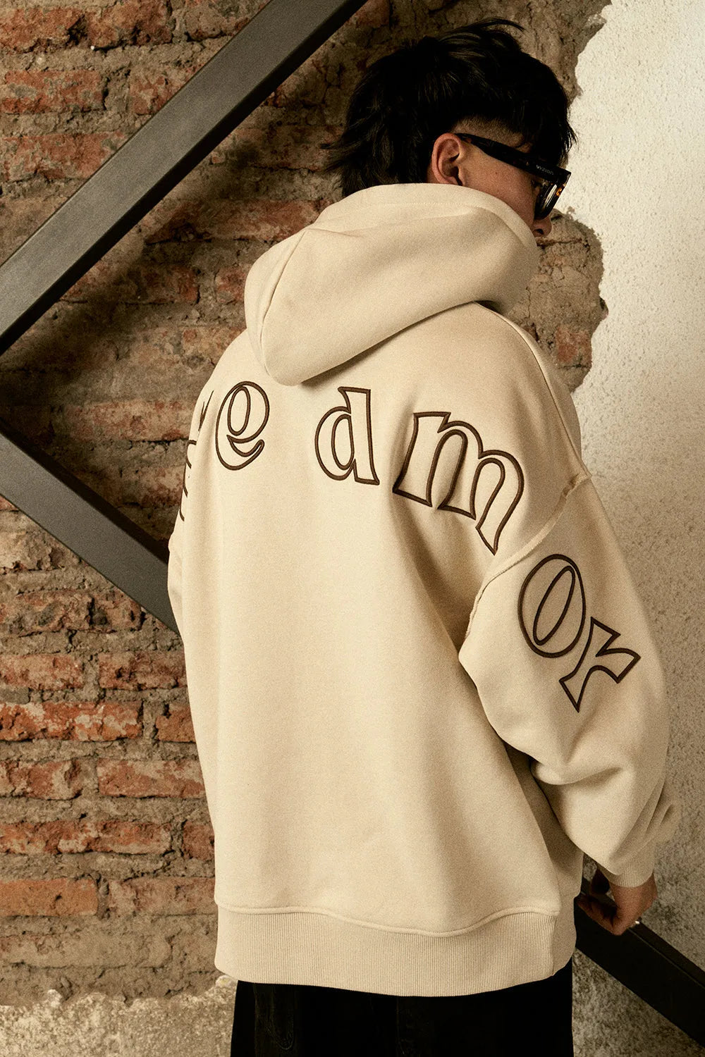 Hoodie Full Back Ecru | More Amor