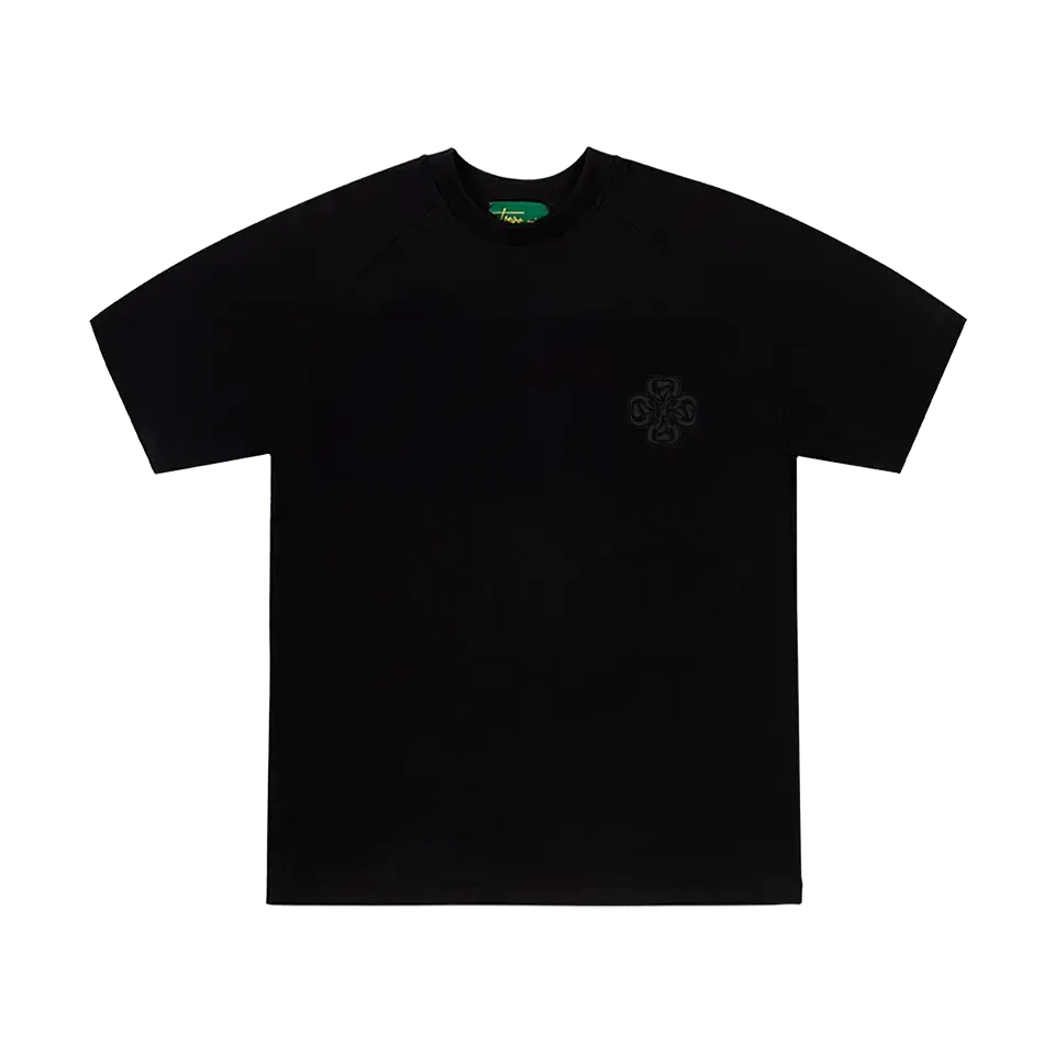 POLERA SLIM FIT "CLOVER ENTRY" 3D NEGRA