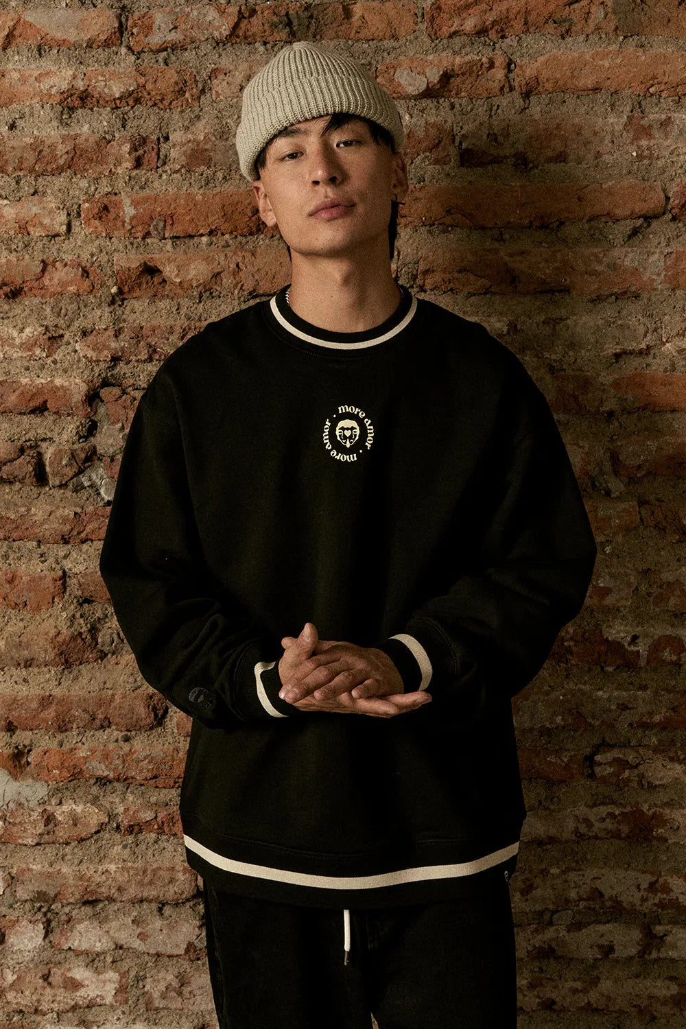 Polerón Crewneck sin Gorro Negro | More Amor